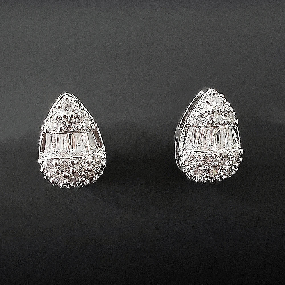 Delicate Water Drop Shaped Stud Earrings Luxury Silver Color Crystal CZ Ear Earrings for Women Fashion Versatile Jewelry E8080b