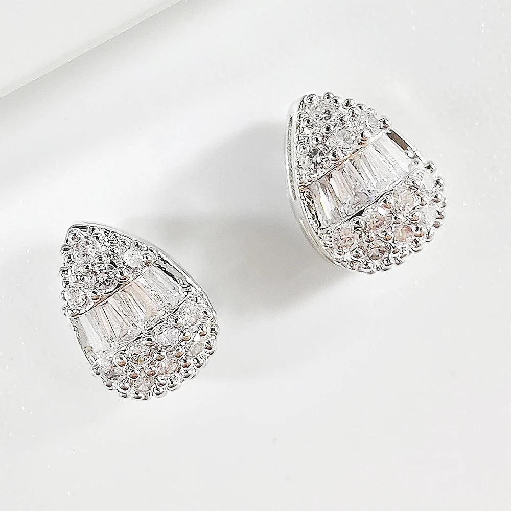 Delicate Water Drop Shaped Stud Earrings Luxury Silver Color Crystal CZ Ear Earrings for Women Fashion Versatile Jewelry E8080b